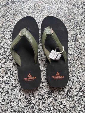 Passenger Mens Olive Green Flip-Flop Sandals